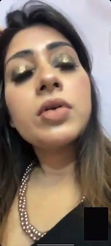 Desi lady showing boobs on videocall