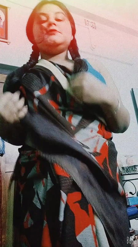 Beautiful Sexy Chubby Girl Showing