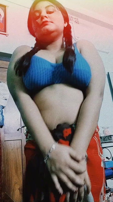 Beautiful Sexy Chubby Girl Showing