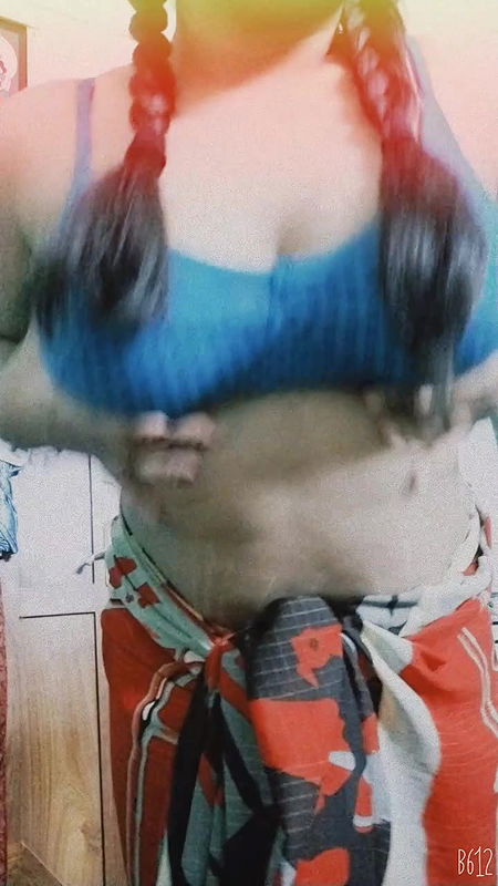 Beautiful Sexy Chubby Girl Showing