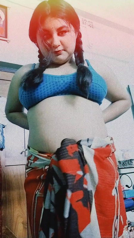 Beautiful Sexy Chubby Girl Showing