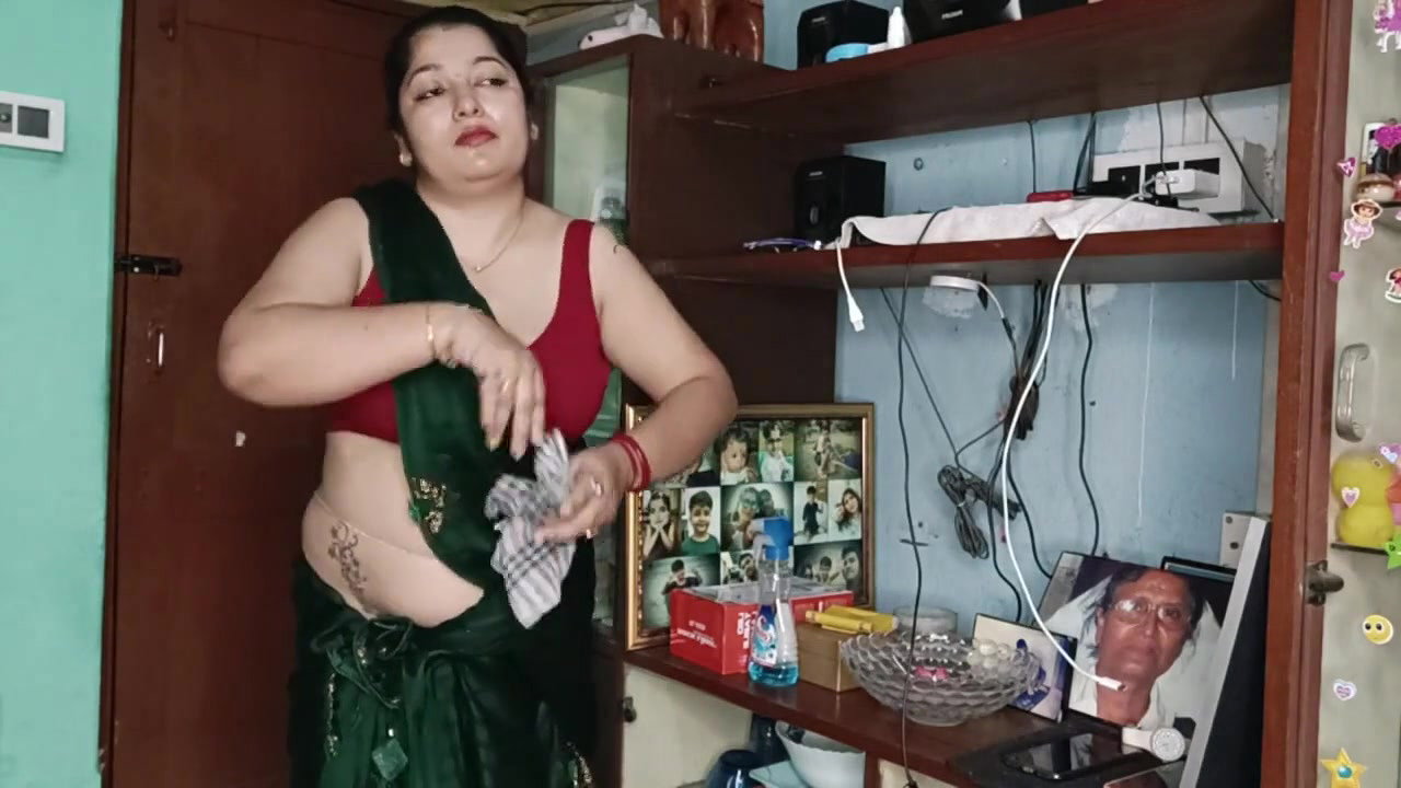Random Indian Youtuber premium/telegram video collection – 15