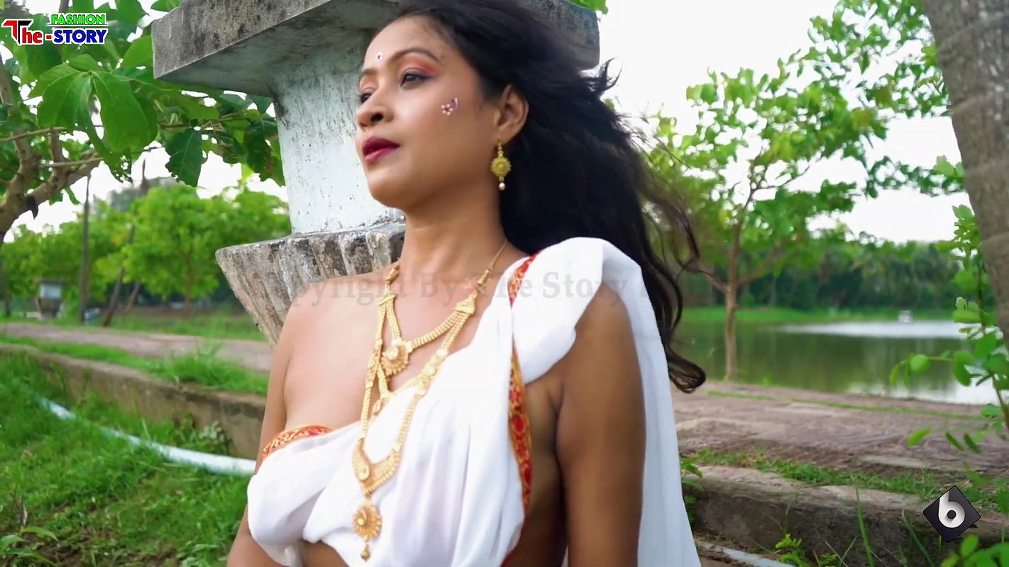 Transparent Saree With Jewellery-2Saree Lover