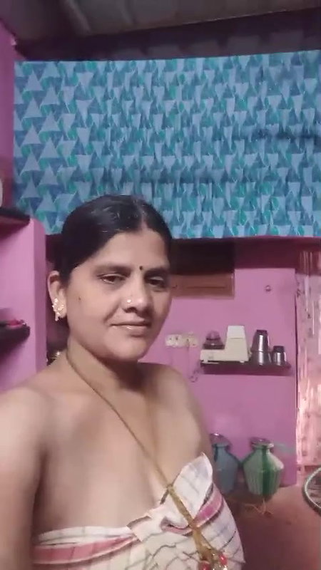 Mature bhabhi showing ass and hairy pussy