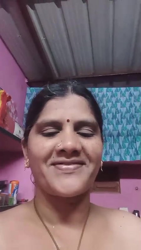 Mature bhabhi showing ass and hairy pussy