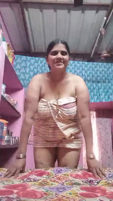 Mature bhabhi showing ass and hairy pussy