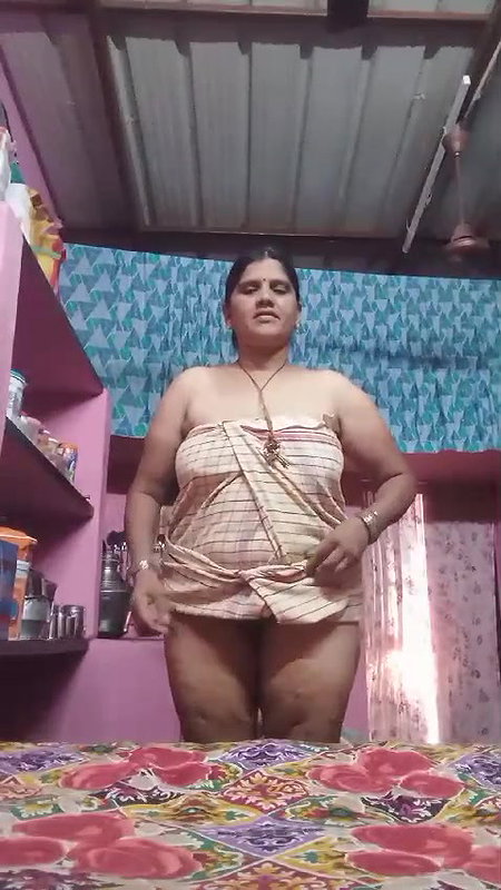 Mature bhabhi showing ass and hairy pussy