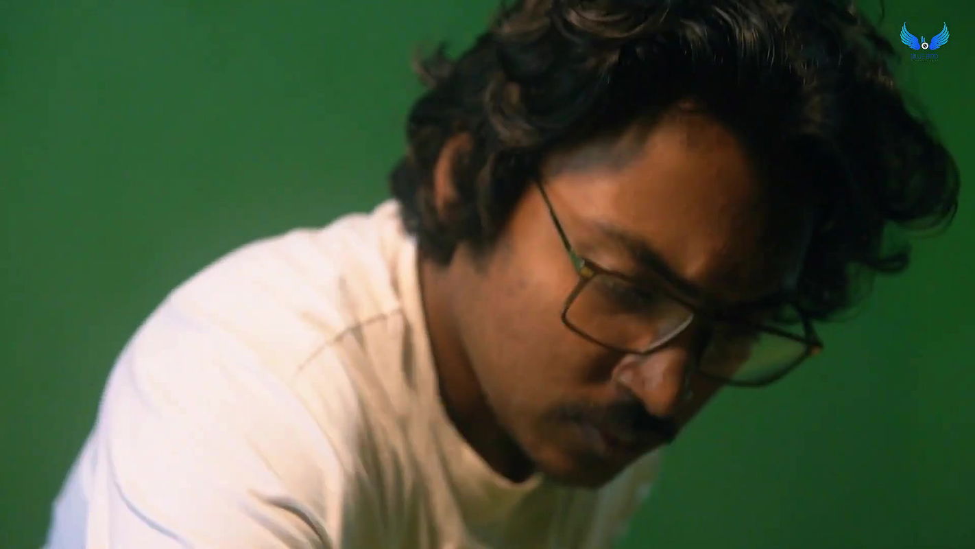 Booby poulami huge cleavage show romance with her lover