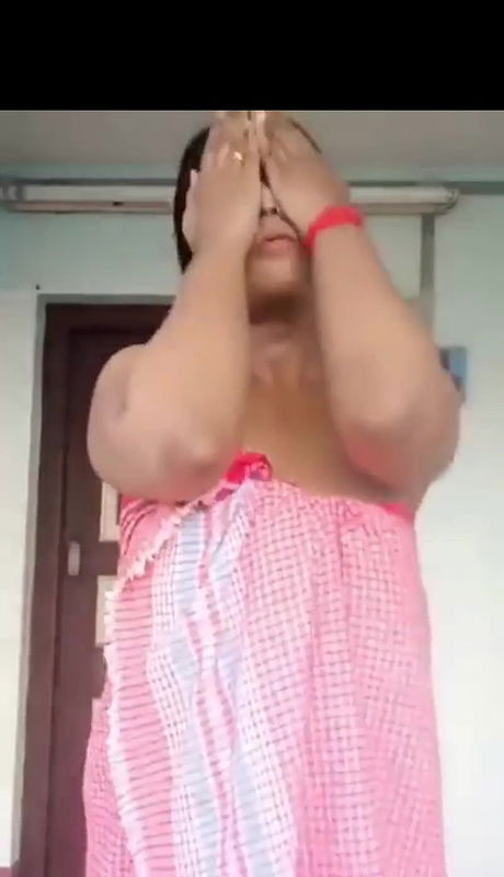 Round Ass Indian Girl After Bath Nude Show