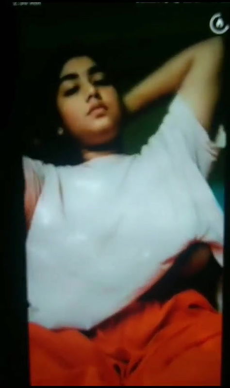 Seggy huge tits babe