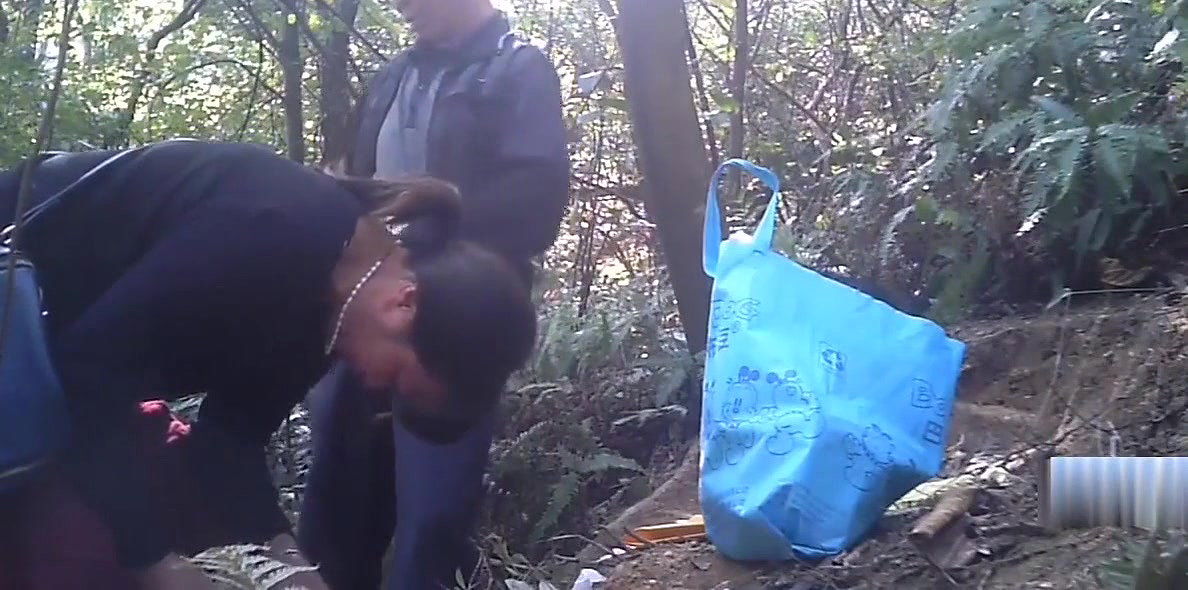 Asian Prostitute Getting The Job Done Bareback