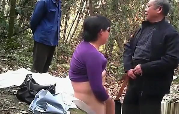 Old asian man fucks chubby asian prostitute