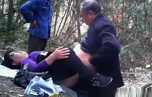 Old asian man fucks chubby asian prostitute