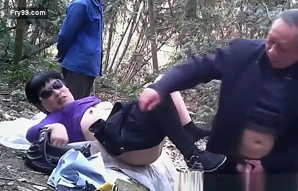 Old asian man fucks chubby asian prostitute