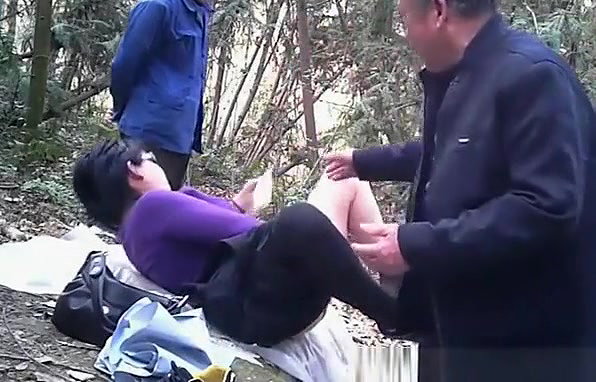 Old asian man fucks chubby asian prostitute