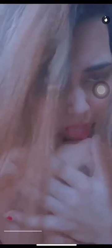 Bangladeshi Famous Babe Esu Islam Showing