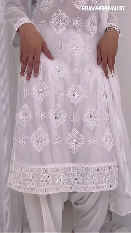 BUSTY DELICIOUS BABE SOFIA ANSARI TEMPTING CURVES TEASE