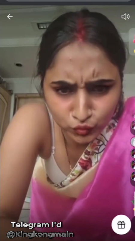 Famous Webseries Actress Sweta Yadav Saree Strip Pussy Spread on Live