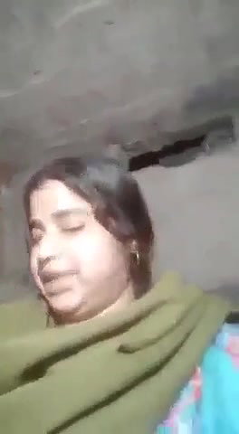 Desi village aunty show her pussy
