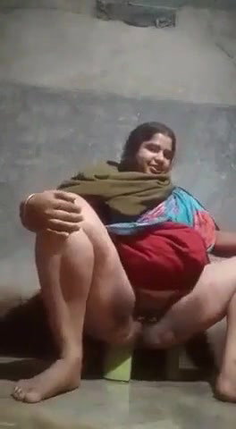 Desi village aunty show her pussy