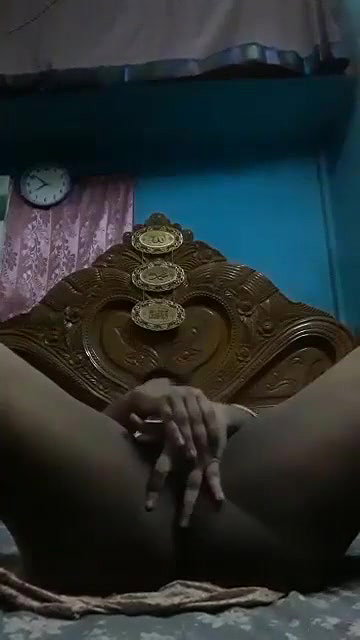 Desi cute girl fing her pussy
