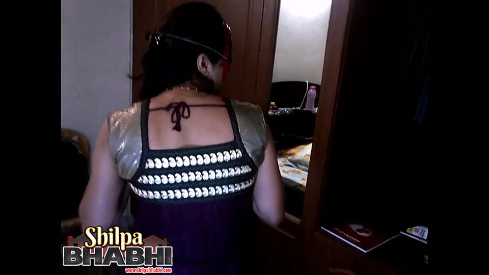 shilpa in sexy voilet indian outfits