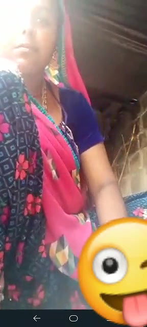Village bhabhi showing to lover