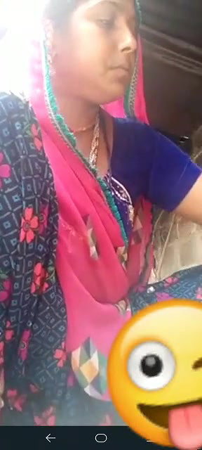 Village bhabhi showing to lover