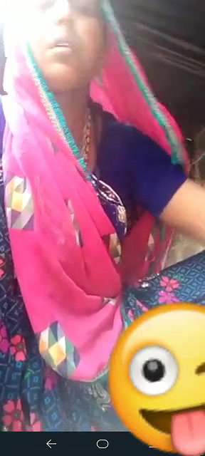 Village bhabhi showing to lover