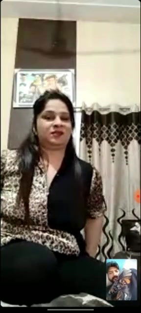 Horny bhabhi taking carrot inside