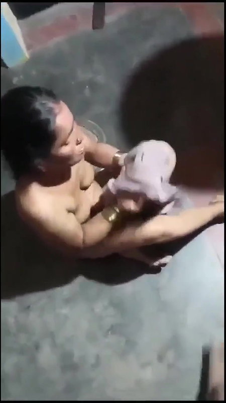 Mature bhabhi mouth fucking