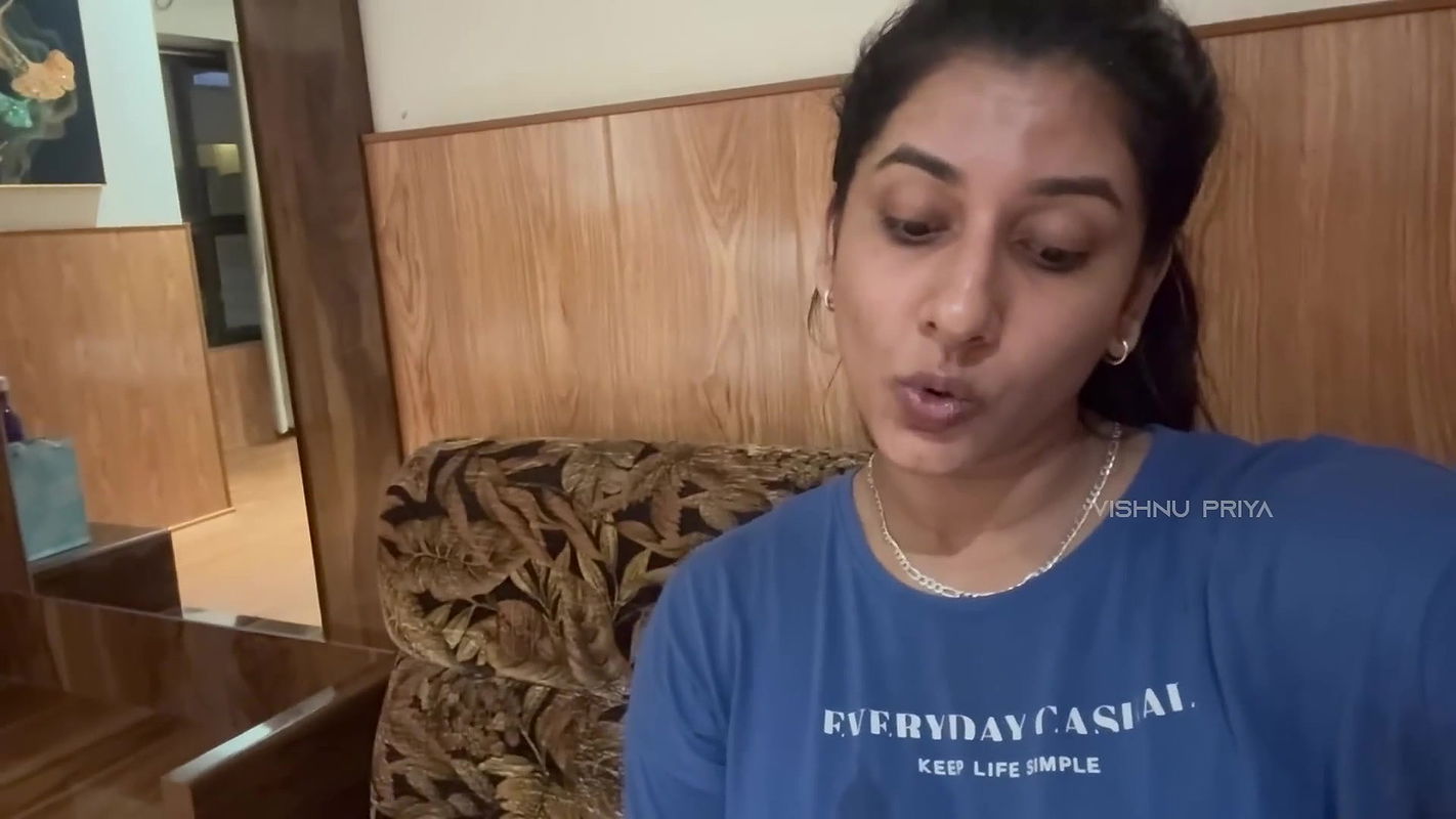 Etv Anchor Vishnu Priya Super Hot Jumping Big Milk Tanker Boobs & Cleavage Exposure