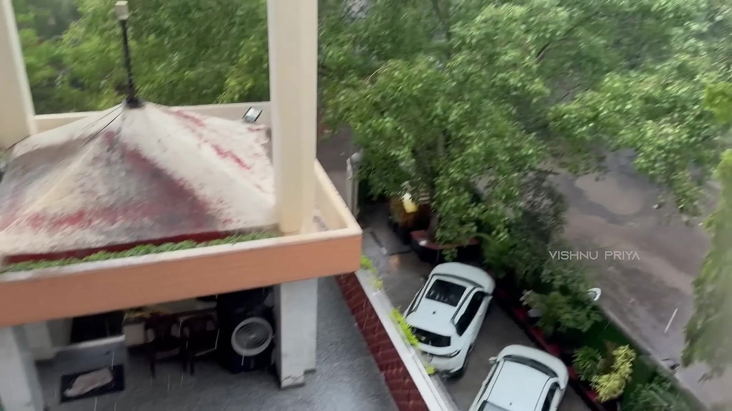 Etv Anchor Vishnu Priya Super Hot Jumping Big Milk Tanker Boobs & Cleavage Exposure