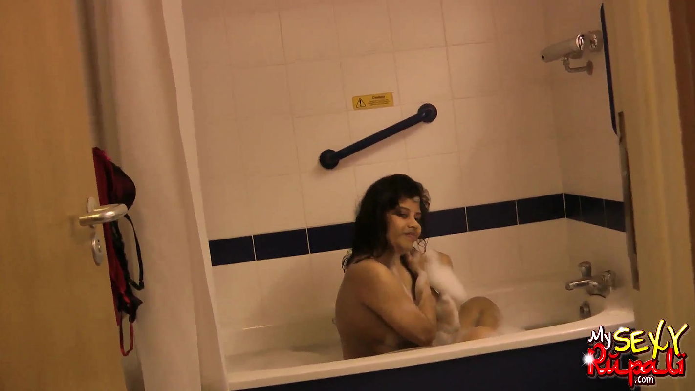 rupali in hot buble bath