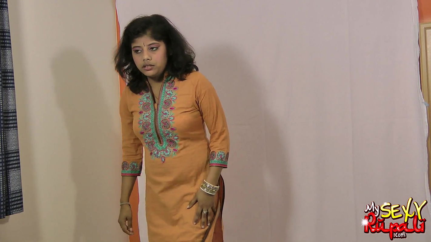 rupali bhabhi listing song changing in bedroom