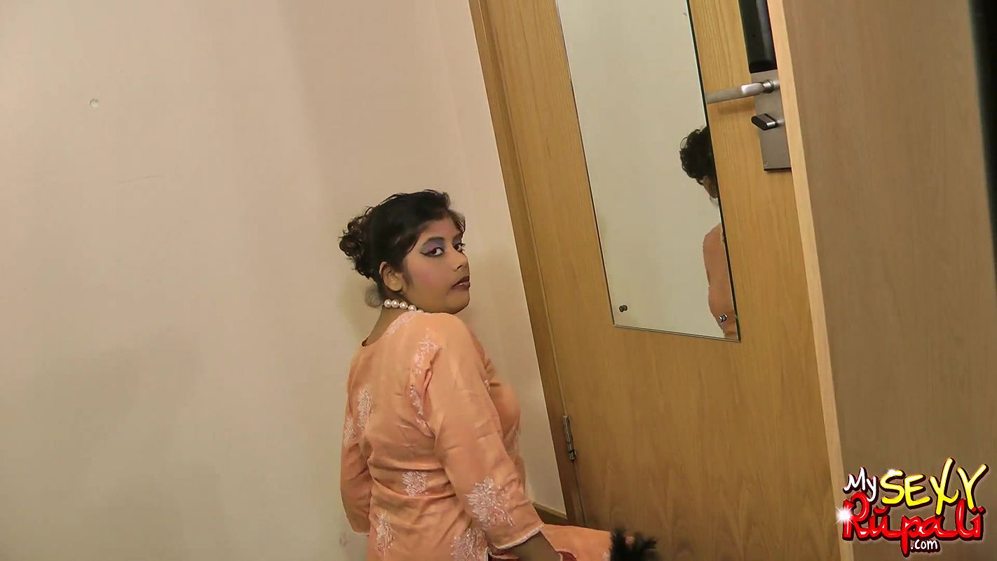 rupali bhabhi getting ready for party