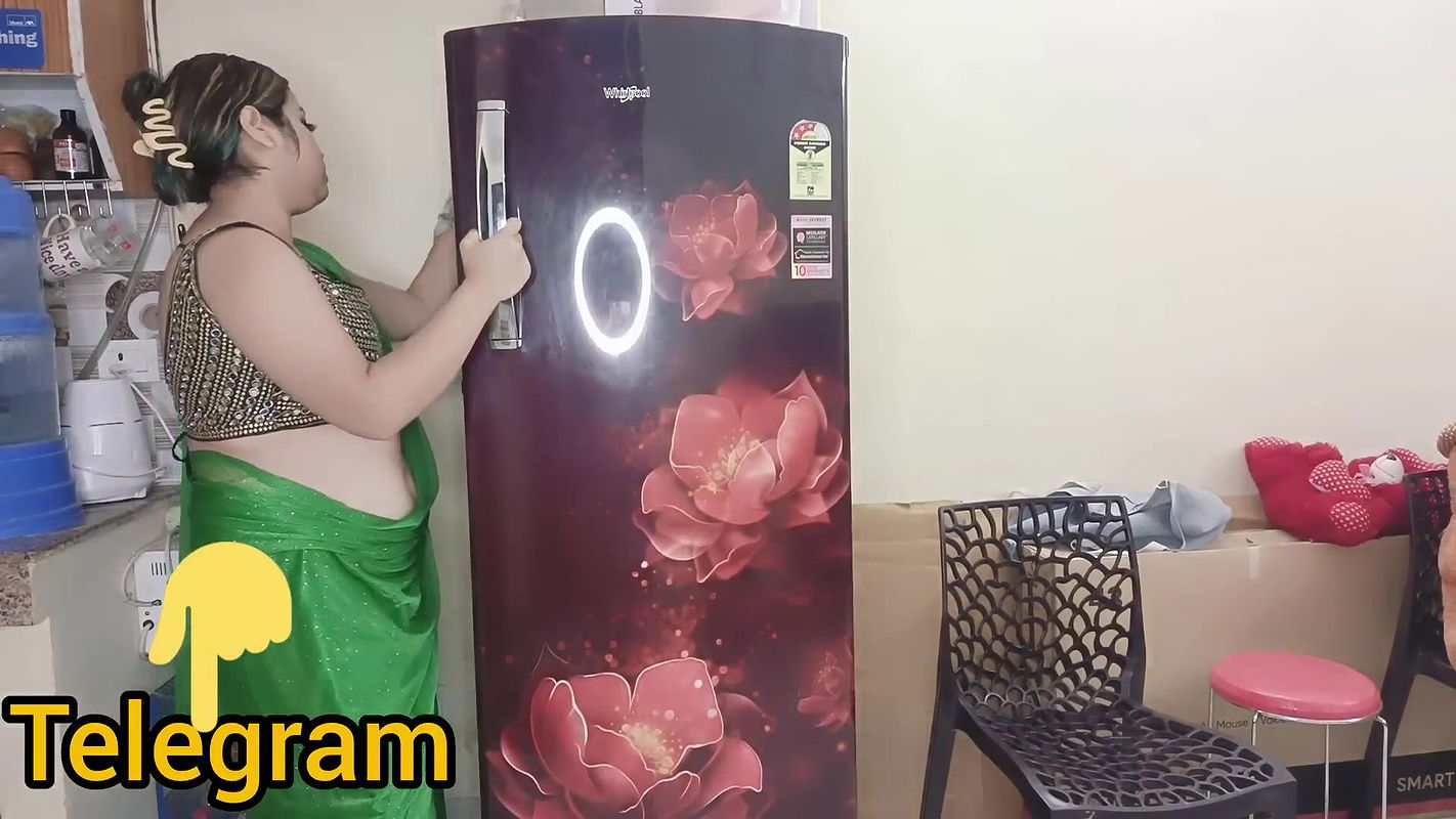 IND Housewife Transparent Saree Wearing Clean