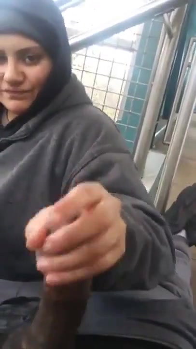 Desi aunty suck her ctomer dick