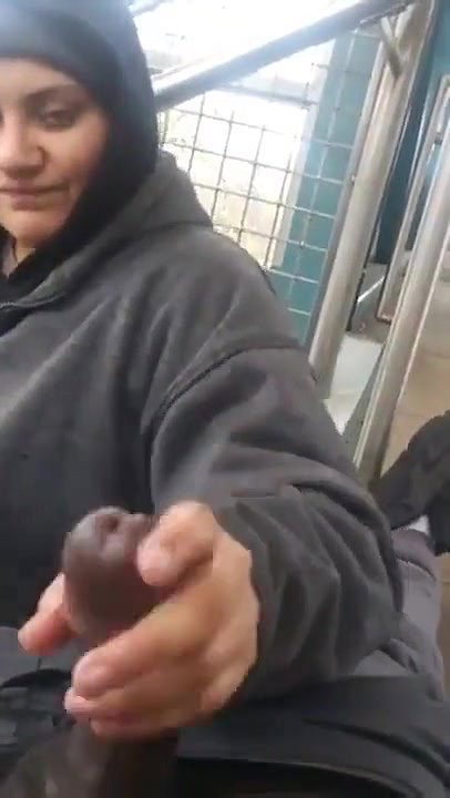 Desi aunty suck her ctomer dick