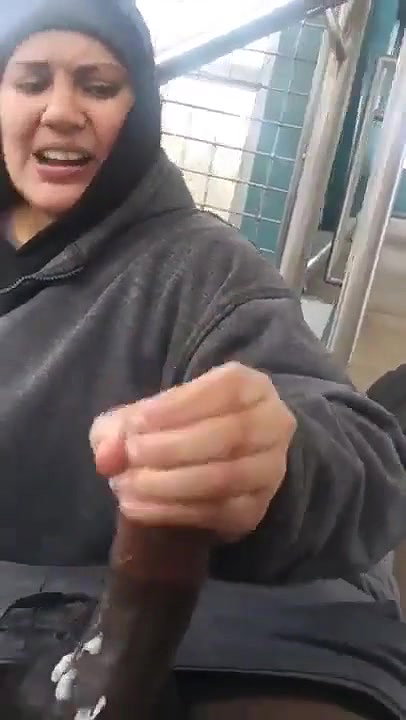 Desi aunty suck her ctomer dick