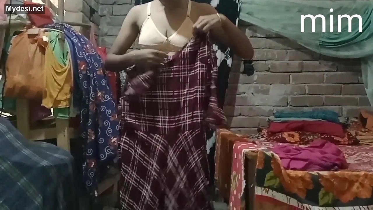 Desi sexy wife dress up after bath