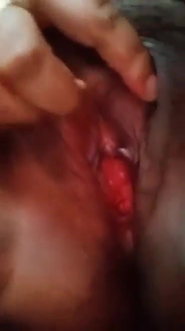 Unsatisfied Bhabi Showing Pussy