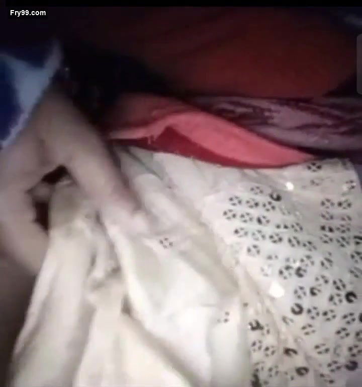 Desi Girl Shows Her Boobs