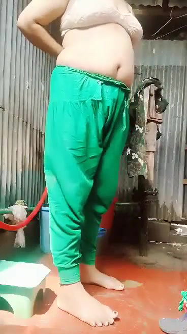 Unsatisfied Bhabi Bathing