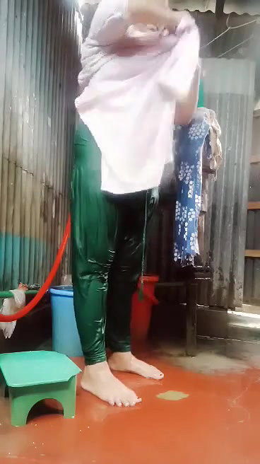 Unsatisfied Bhabi Bathing