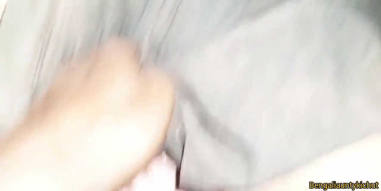 Bade bhabhi ko raat mein chut faad chudai ki very hot  black chut Bengali audio clear