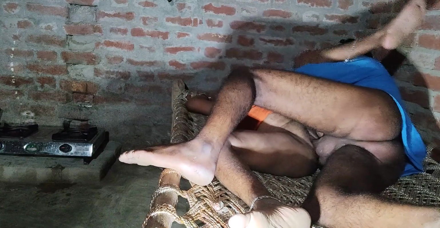 Neighbor wali bhabhi ki chudai village ki charpai par Hindi audio