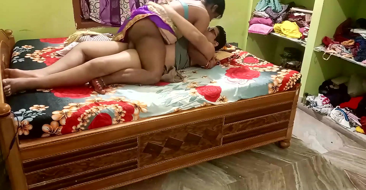 When My Wife not at Home – Neighbour Bhabhi Came for Blowjob and Reverse Fuck
