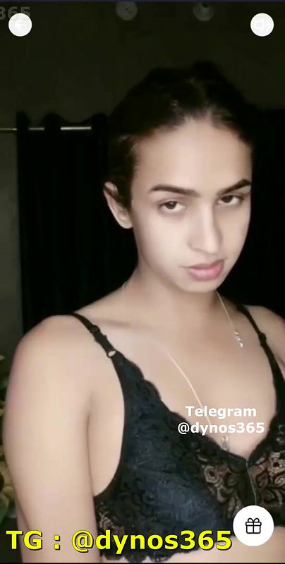 Insta influencer Manpreet Kaur Showing Nude Ass On Live Cam