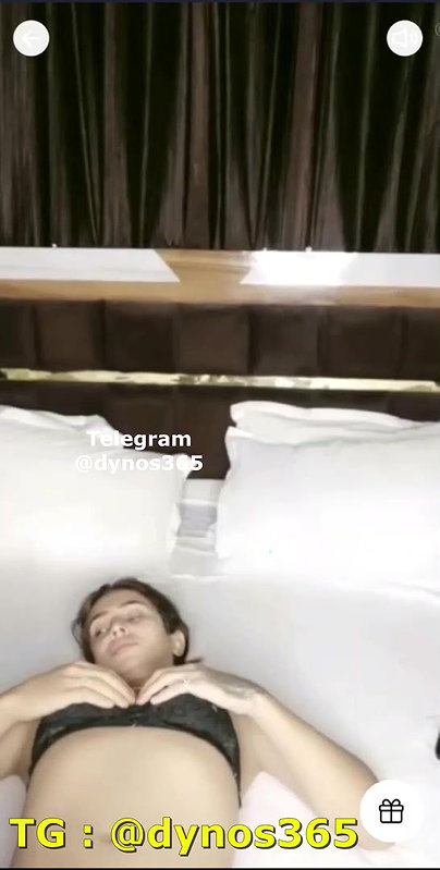 Insta influencer Manpreet Kaur Showing Nude Ass On Live Cam